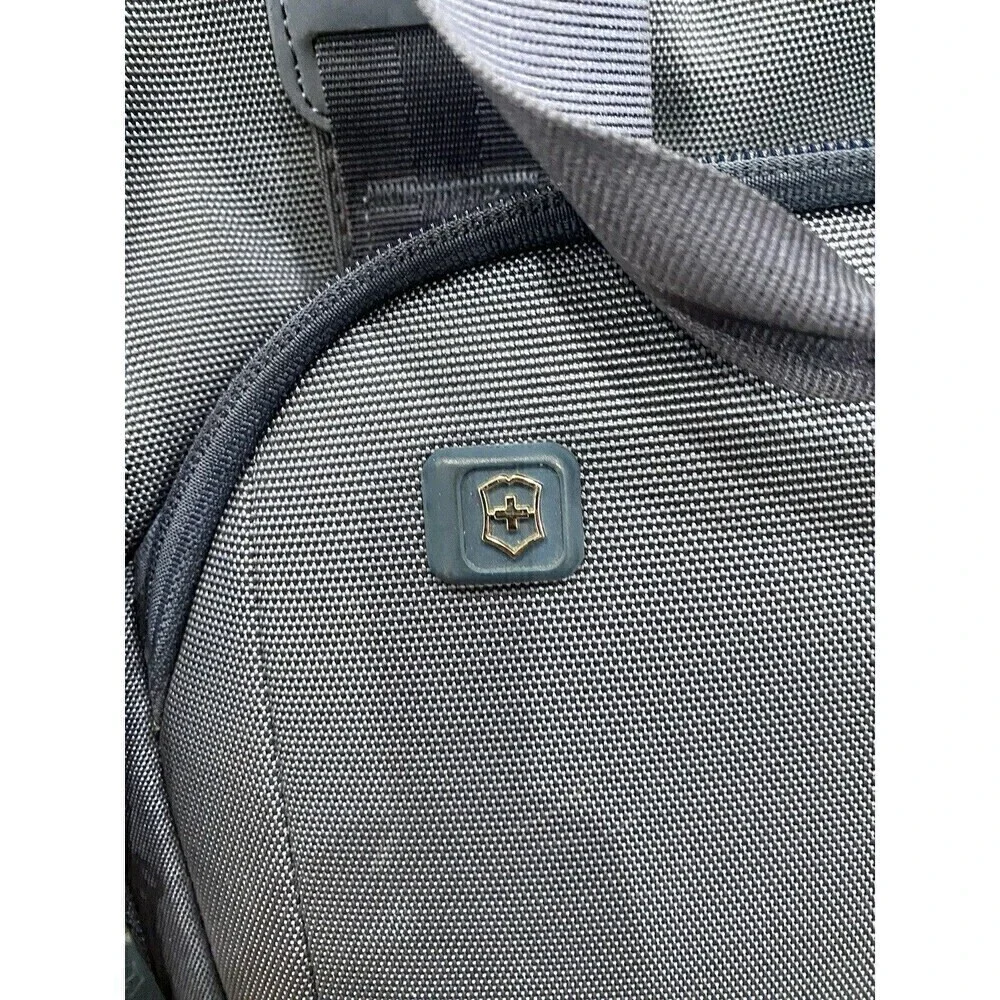 Victorinox Traveler Black 15” Wheeled Luggage Carry On Bag Black Nylon Canvas